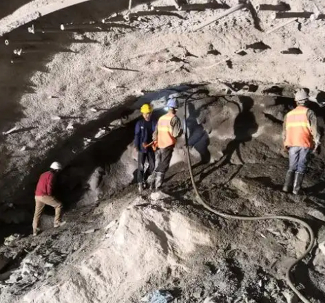 南海拱顶带模注浆料的施工流程及注意事项